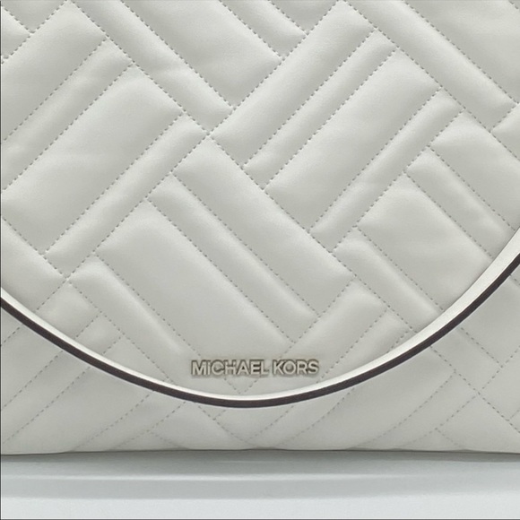 MICHAEL KORS PEYTON LARGE CHAIN SHOULDER TOTE
NWT - Picture 16 of 16